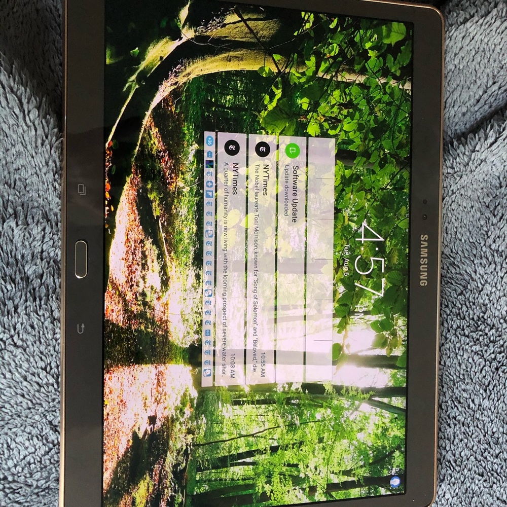 Samsung tablet - Picture 6 of 8
